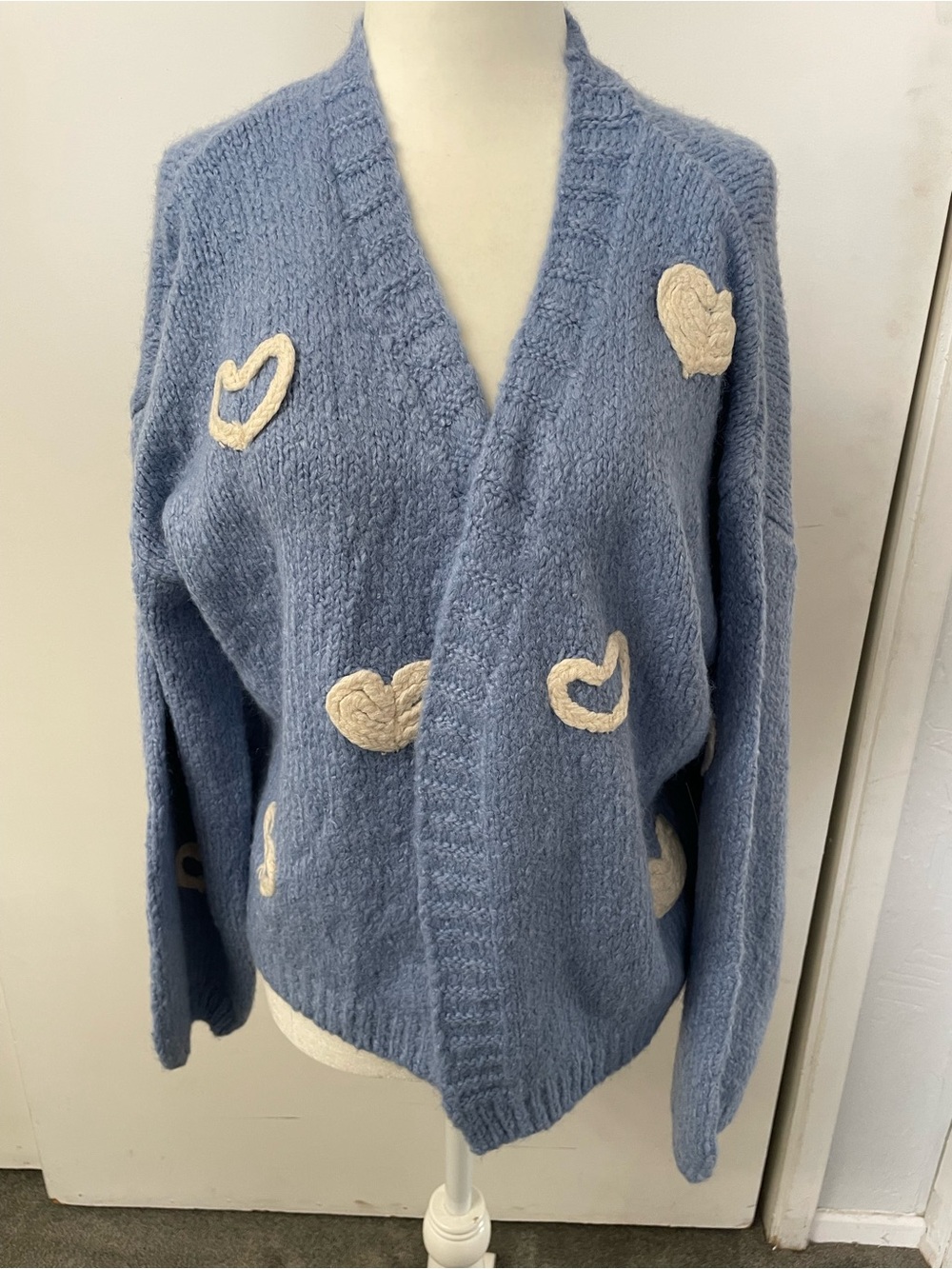 NWT Threaded Leaf Baby Blue White Heart Pattern Cardigan Size L